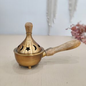 Quemador de latón y madera
