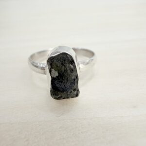 Anillo Moldavita. Talla 16