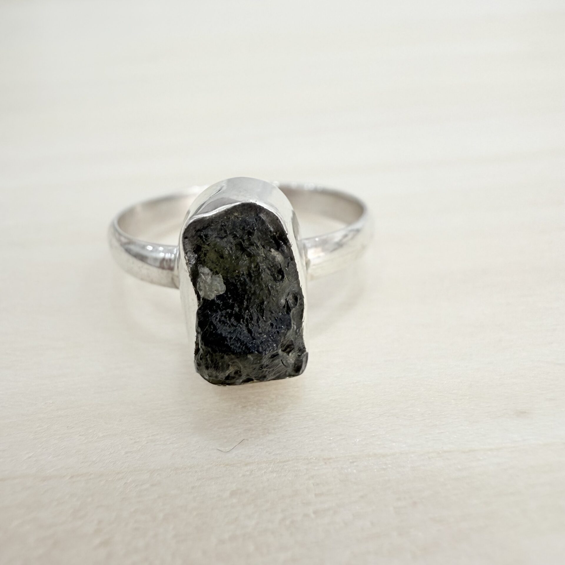 Anillo Moldavita. Talla 16