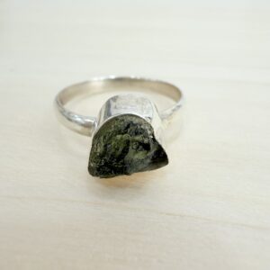 Anillo Moldavita. Talla 22