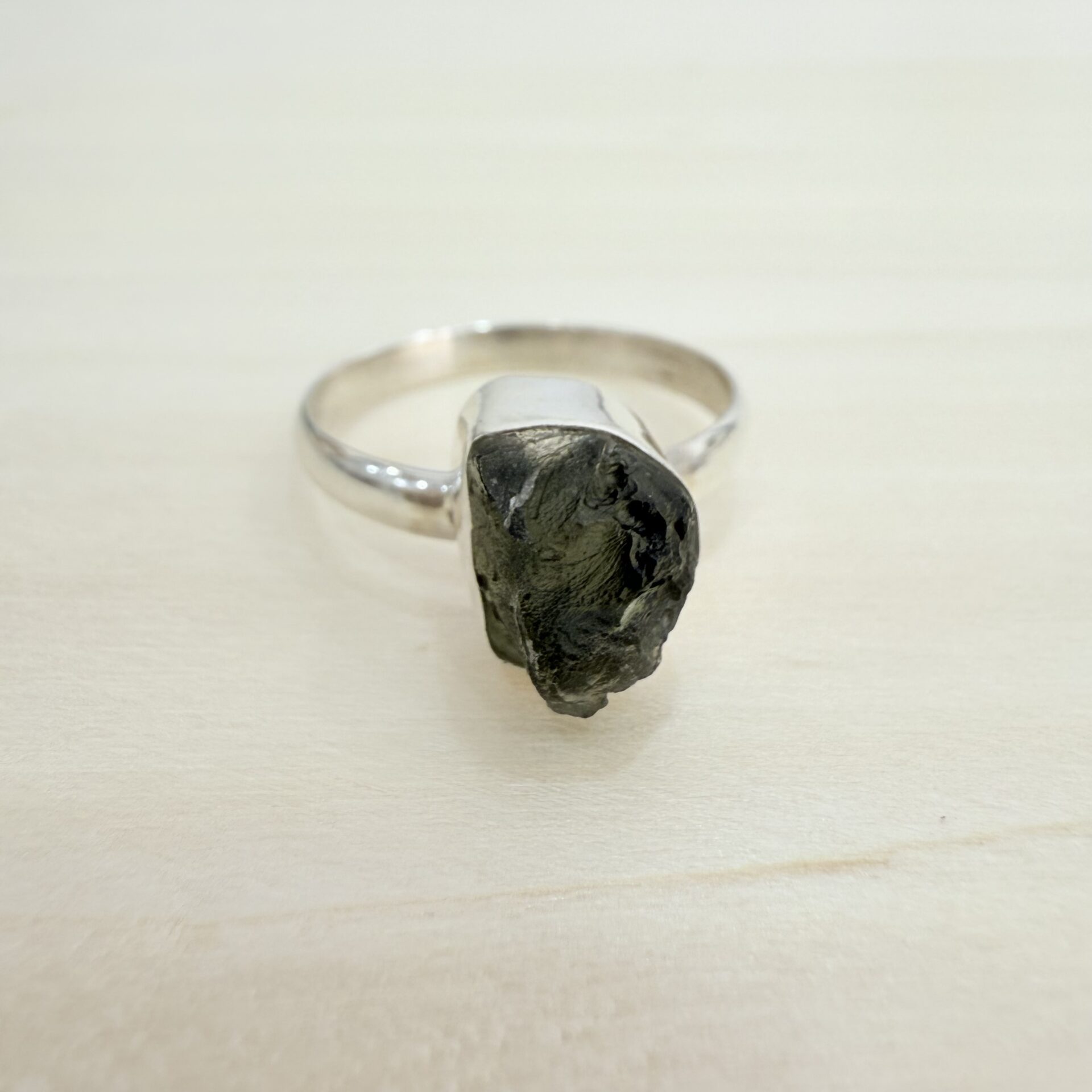 Anillo Moldavita. Talla22