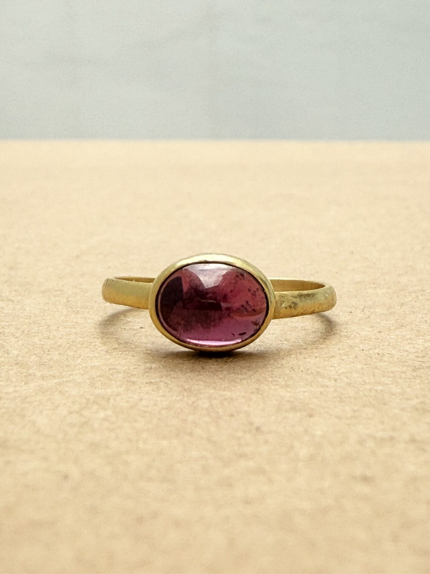 Anillo Turmalina Rosa.
Tallas: 14, 16, 18