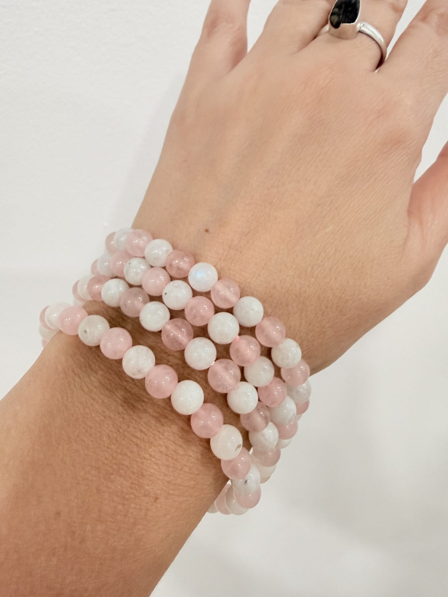 Pulsera Cuarzo Rosa y Piedra Luna. Femenina y Lunar