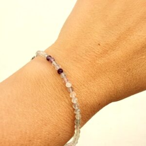 Pulsera Fluorita facetada y acero.
Claridad mental, concentración.
