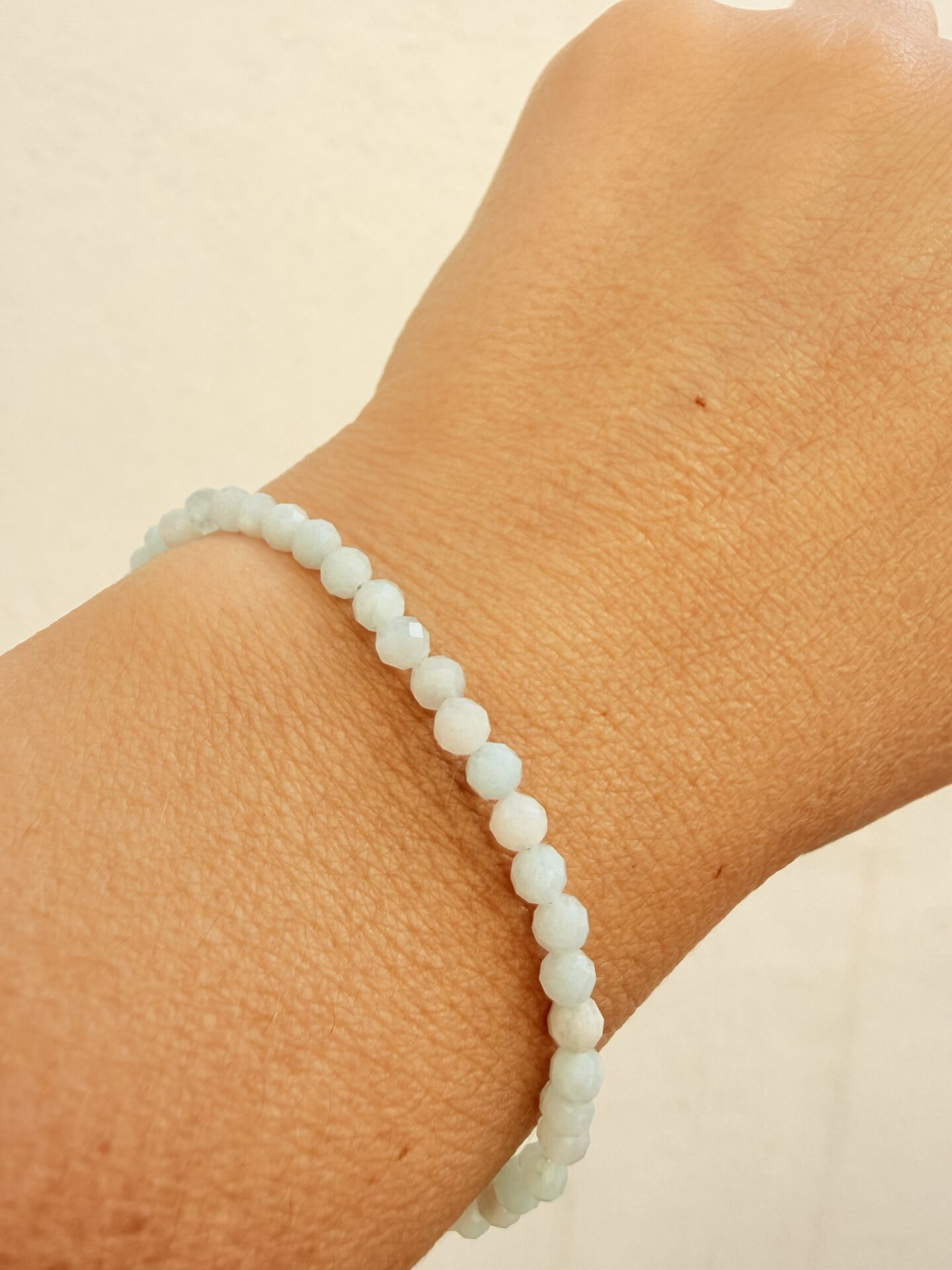 Pulsera Aguamarina facetada y acero.
Calma y comunicación consciente - Imagen 2