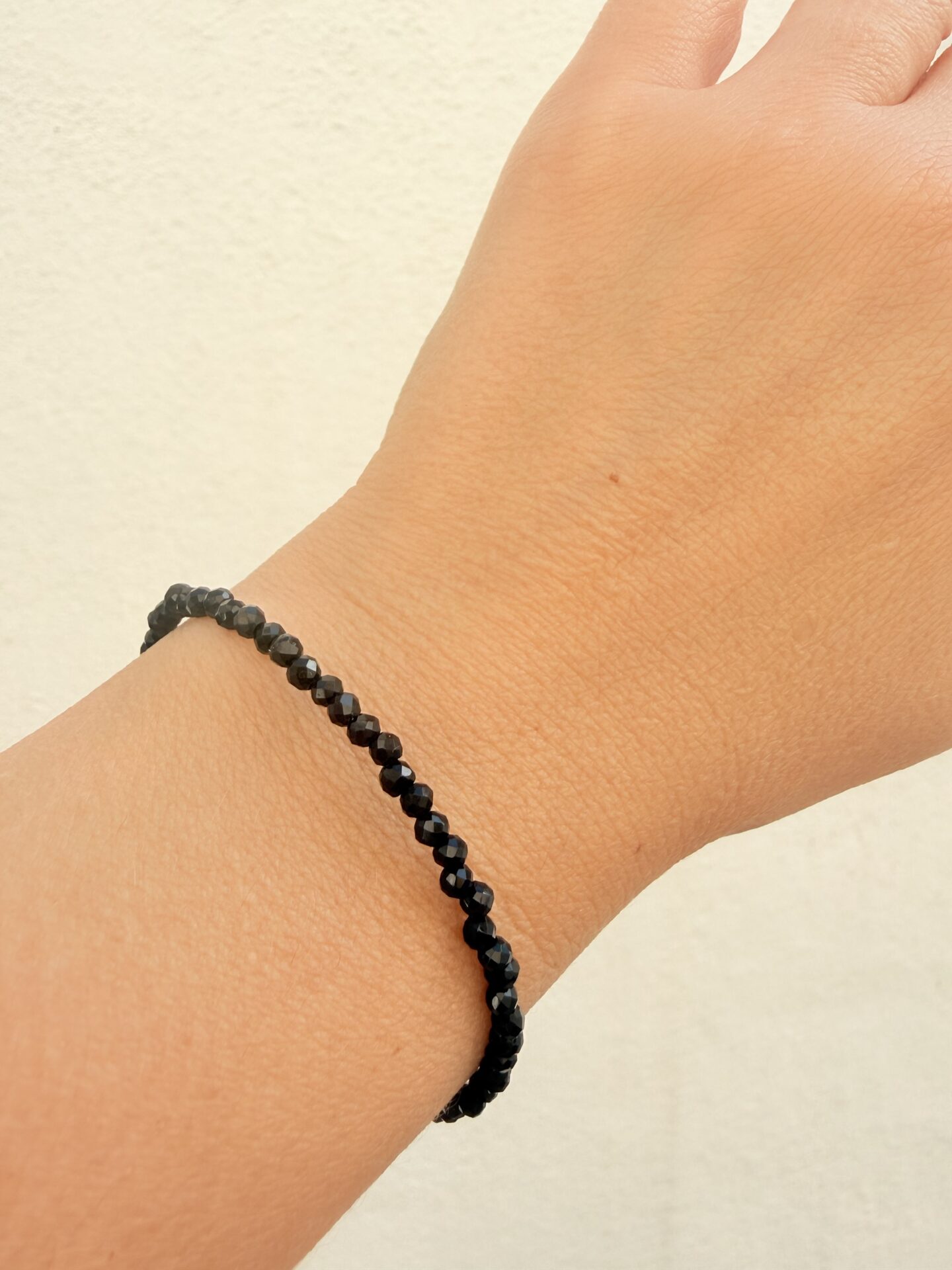 Pulsera Turmalina Facetada y acero.
Protección y Enraizamiento