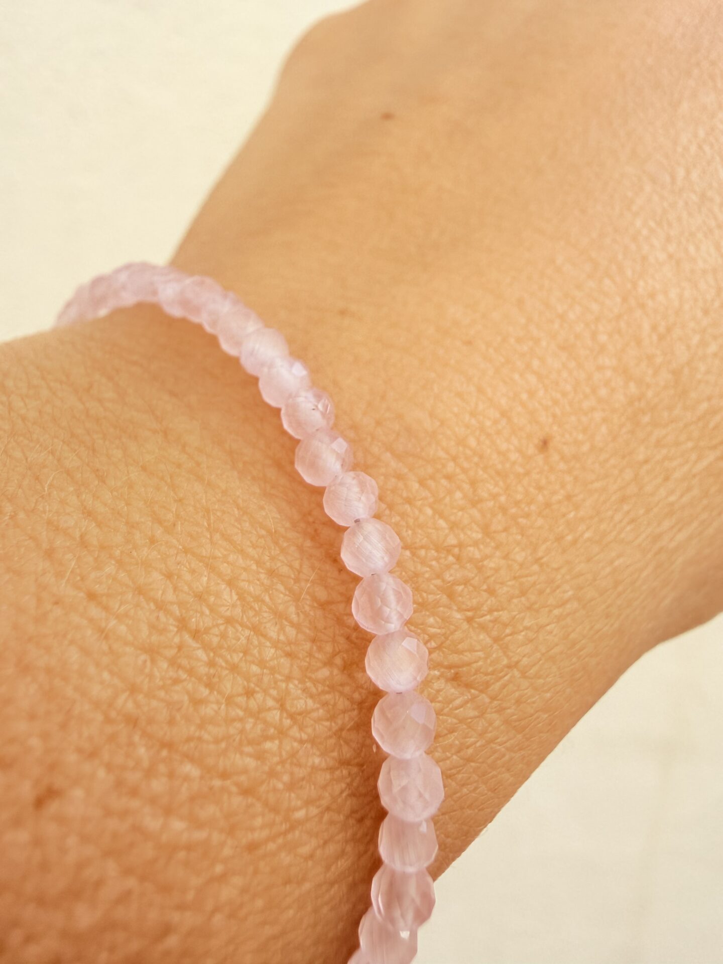 Pulsera Cuarzo Rosa Facetado y acero.
Amor y equilibrio emocional - Imagen 2