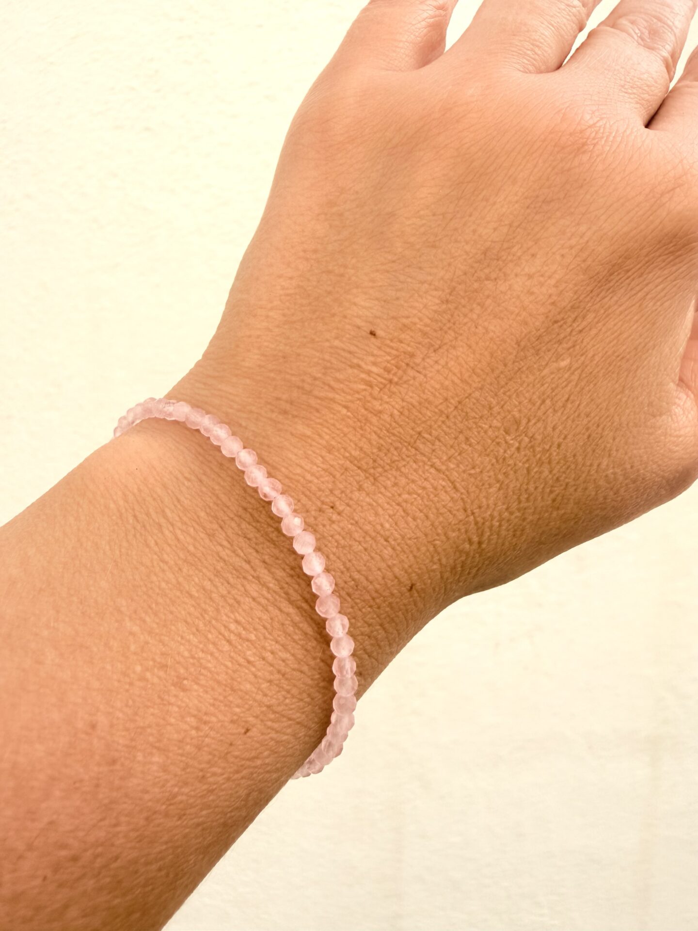 Pulsera Cuarzo Rosa Facetado y acero.
Amor y equilibrio emocional